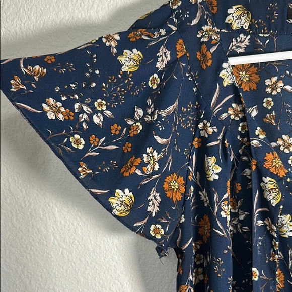 Floral Navy Women's Top L - Picture 5 of 6